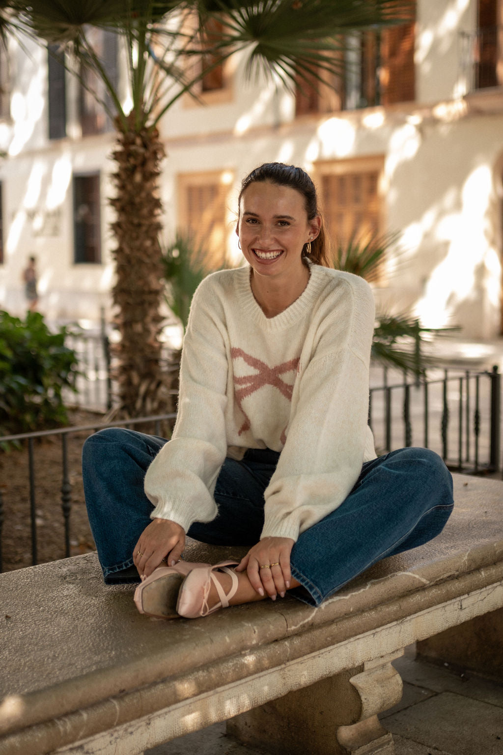 GL1511_jumper_lifestyle_4.jpg