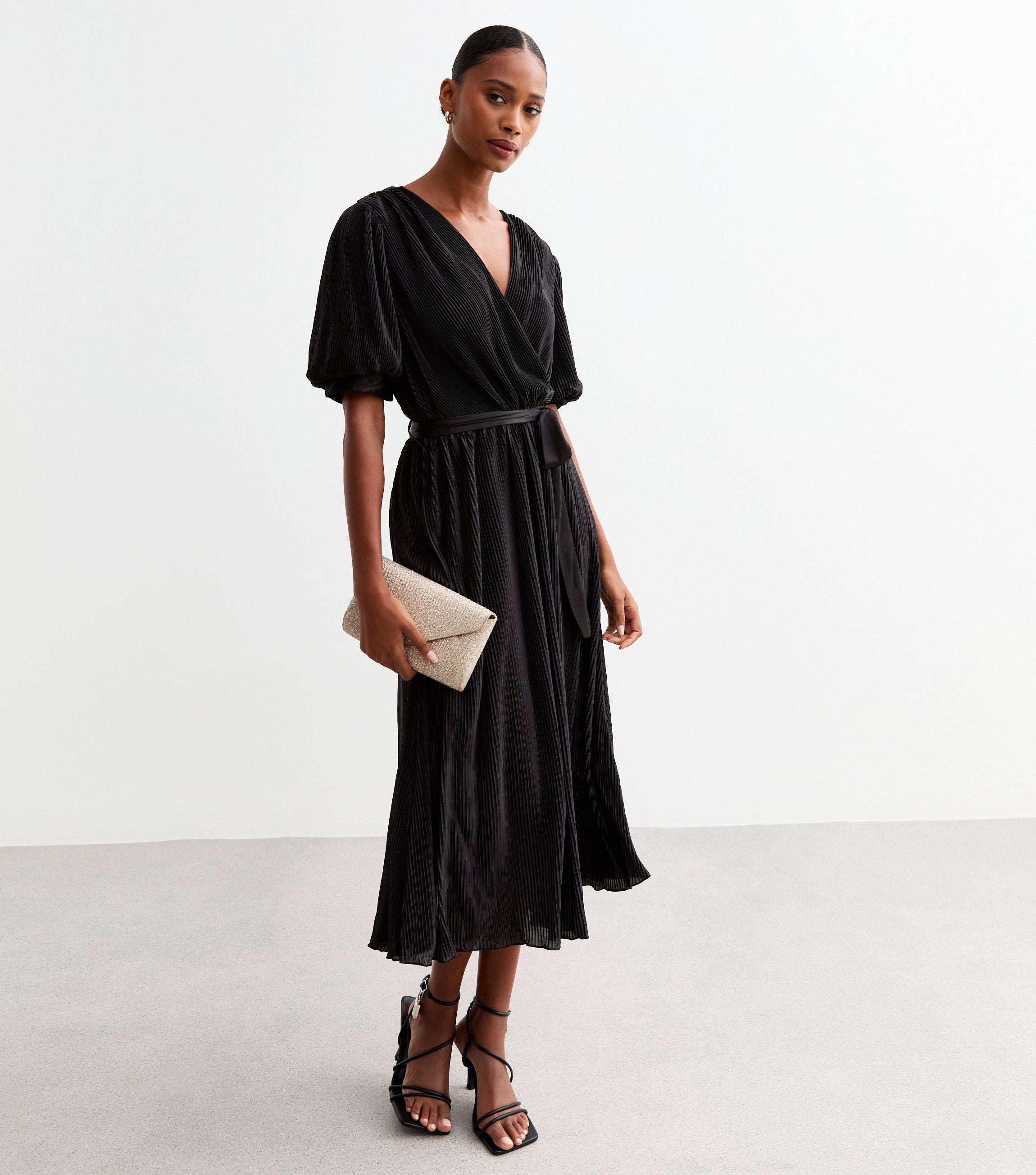 Black Short Sleeves Plisse Wrap  Midi Dress