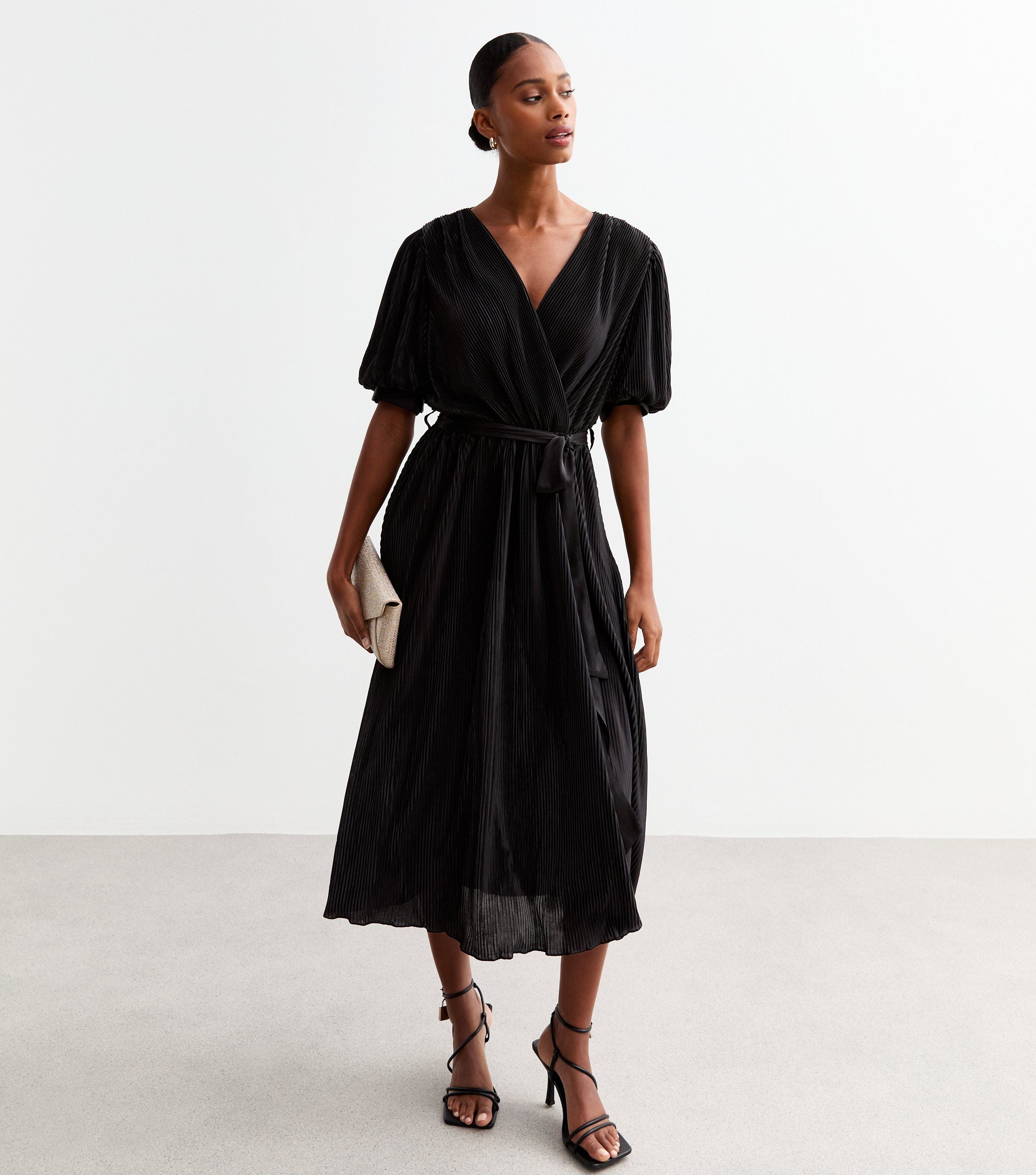 Black Short Sleeves Plisse Wrap  Midi Dress