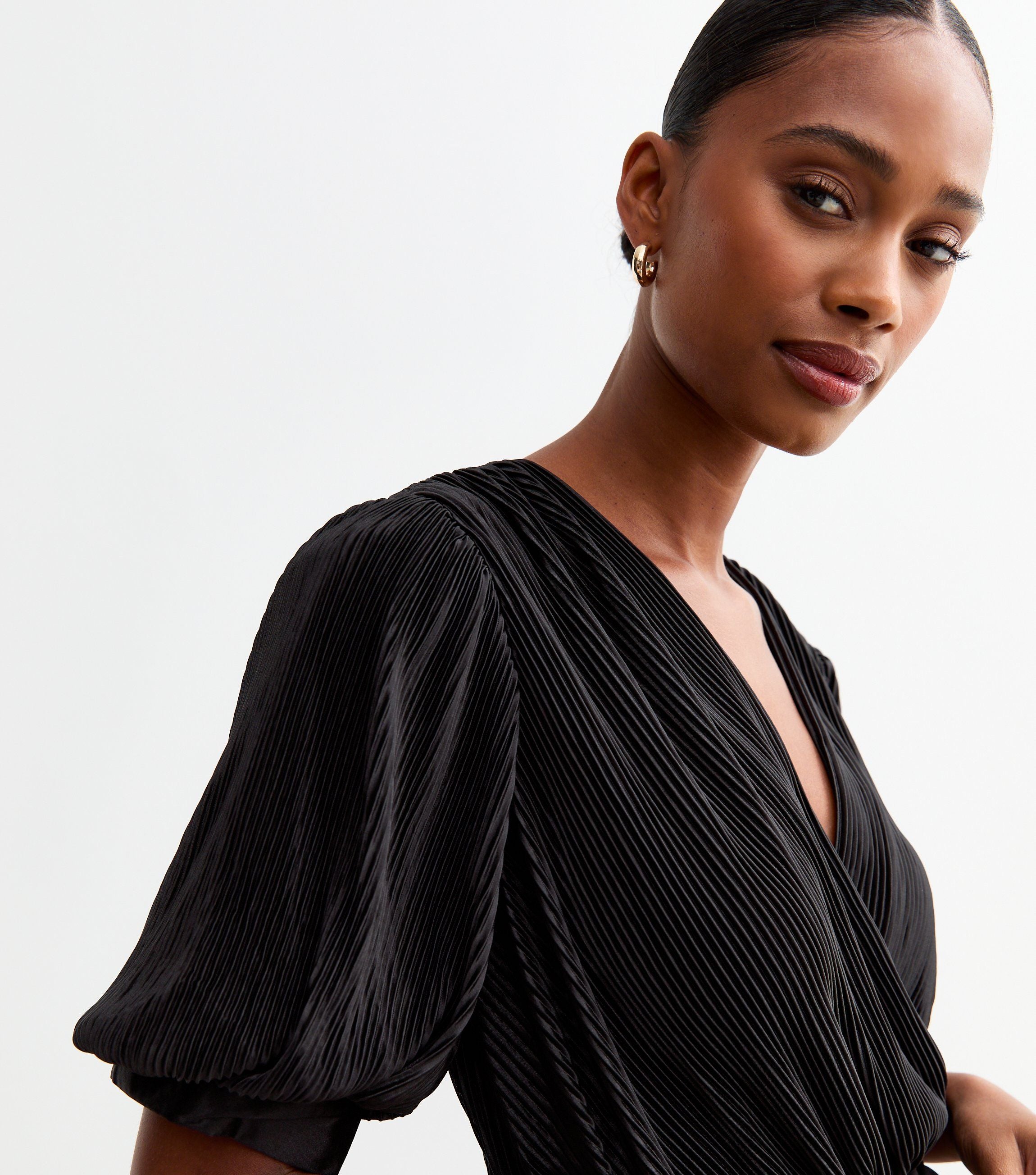 Black Short Sleeves Plisse Wrap  Midi Dress