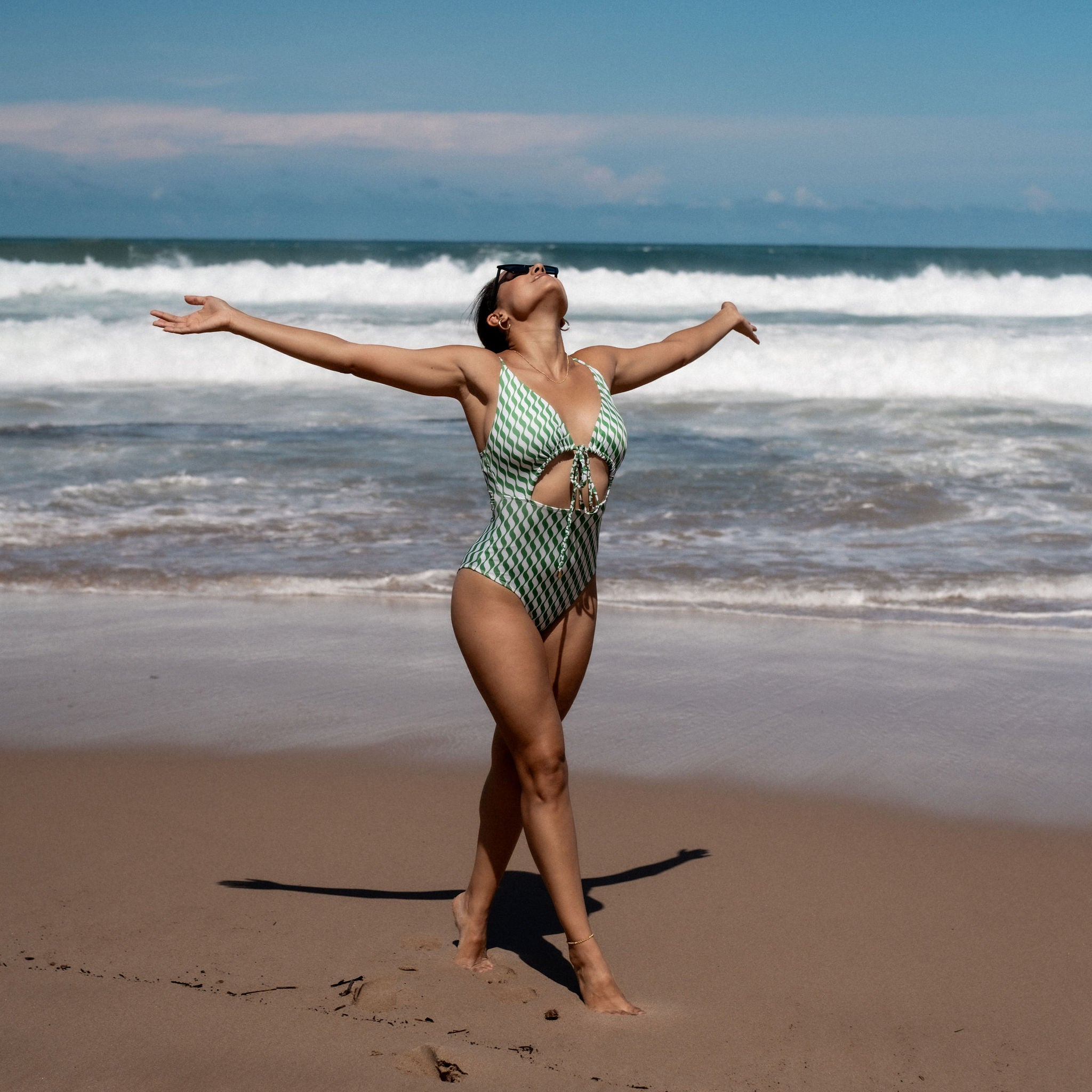 Green_Wave_Swimwuit_beach_1.png