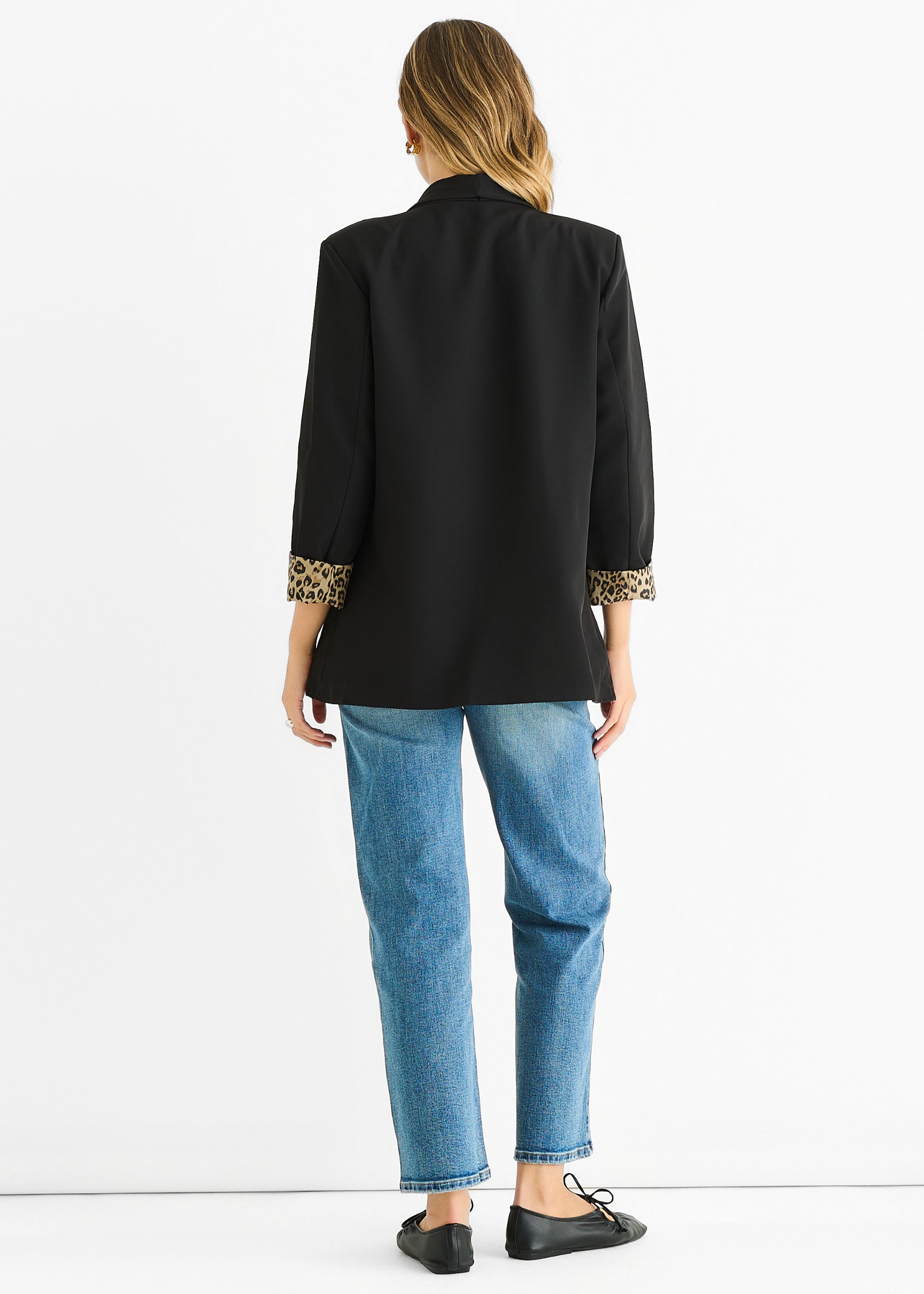 IT1303-Black_5.jpg